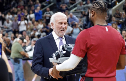 青年队中脱 青年队中脱