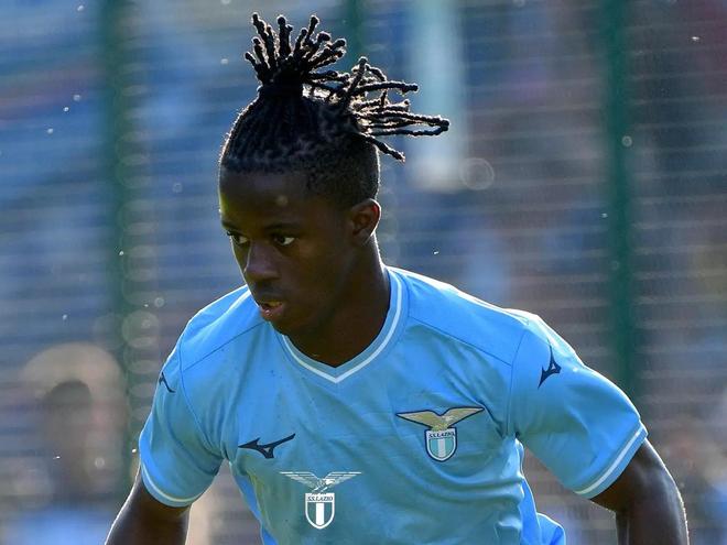 辅以低饱和 辅以低饱和